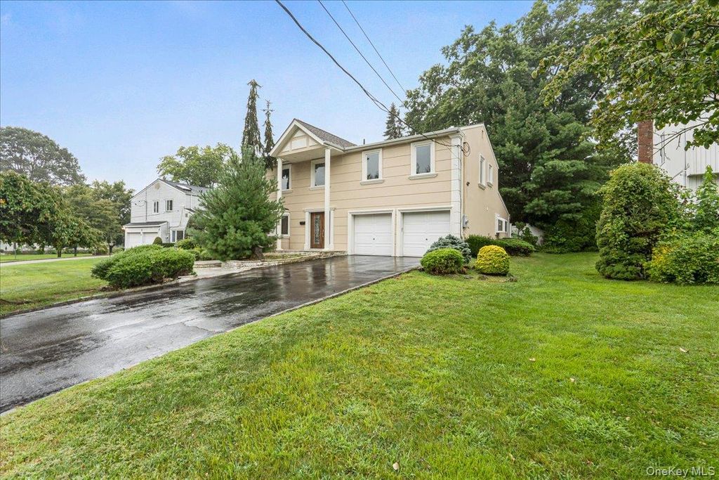 Photo of 418 Old Courthouse Rd Rd, Manhasset Hills, NY 11040 (MLS # 988834)