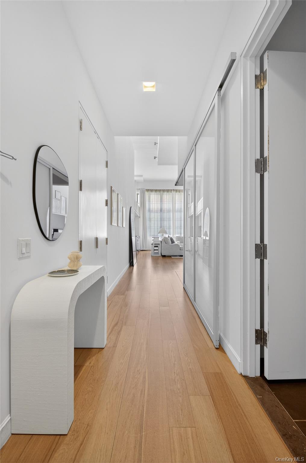 27-28 Thomson Avenue 250