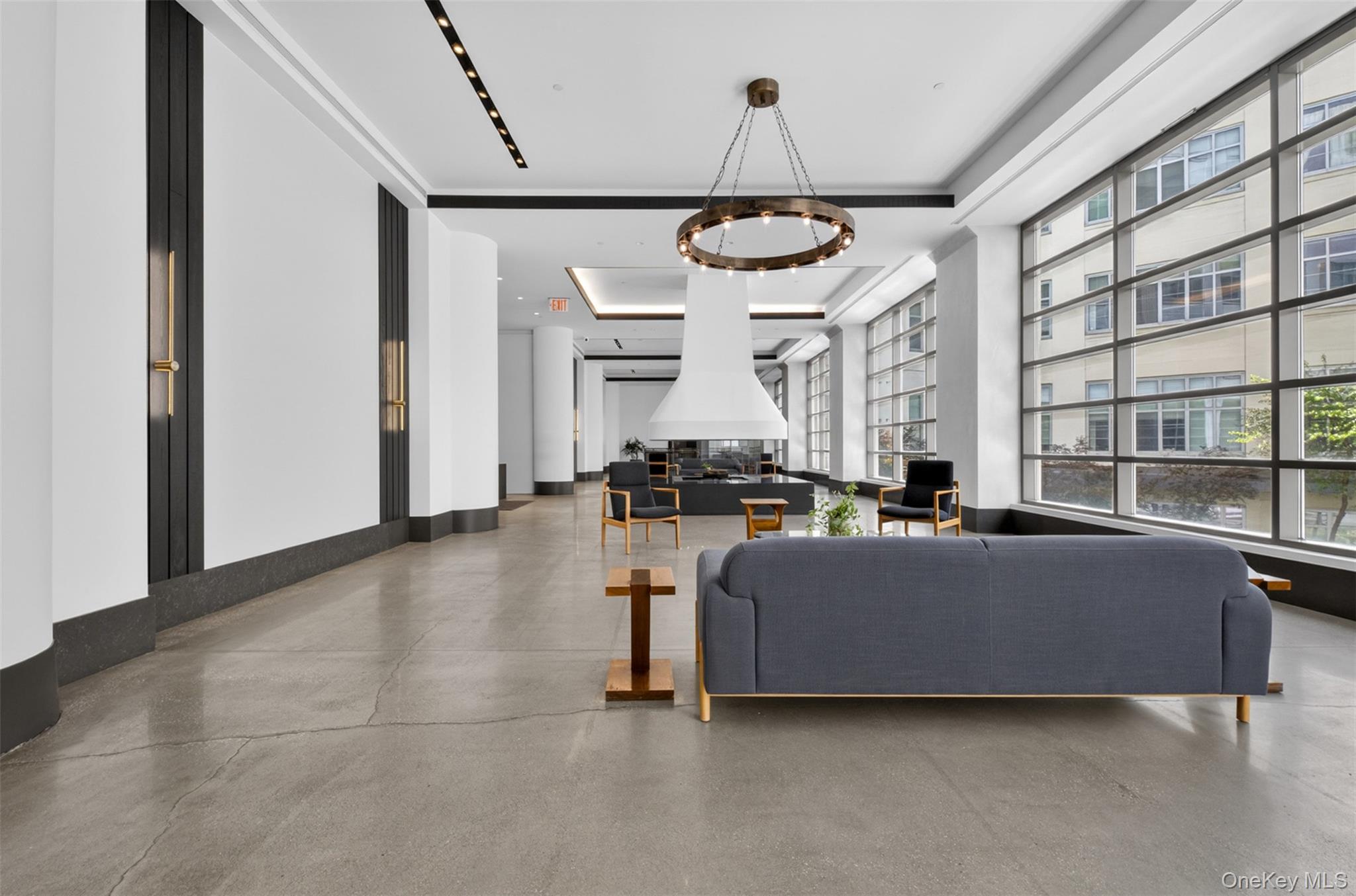 27-28 Thomson Avenue 250