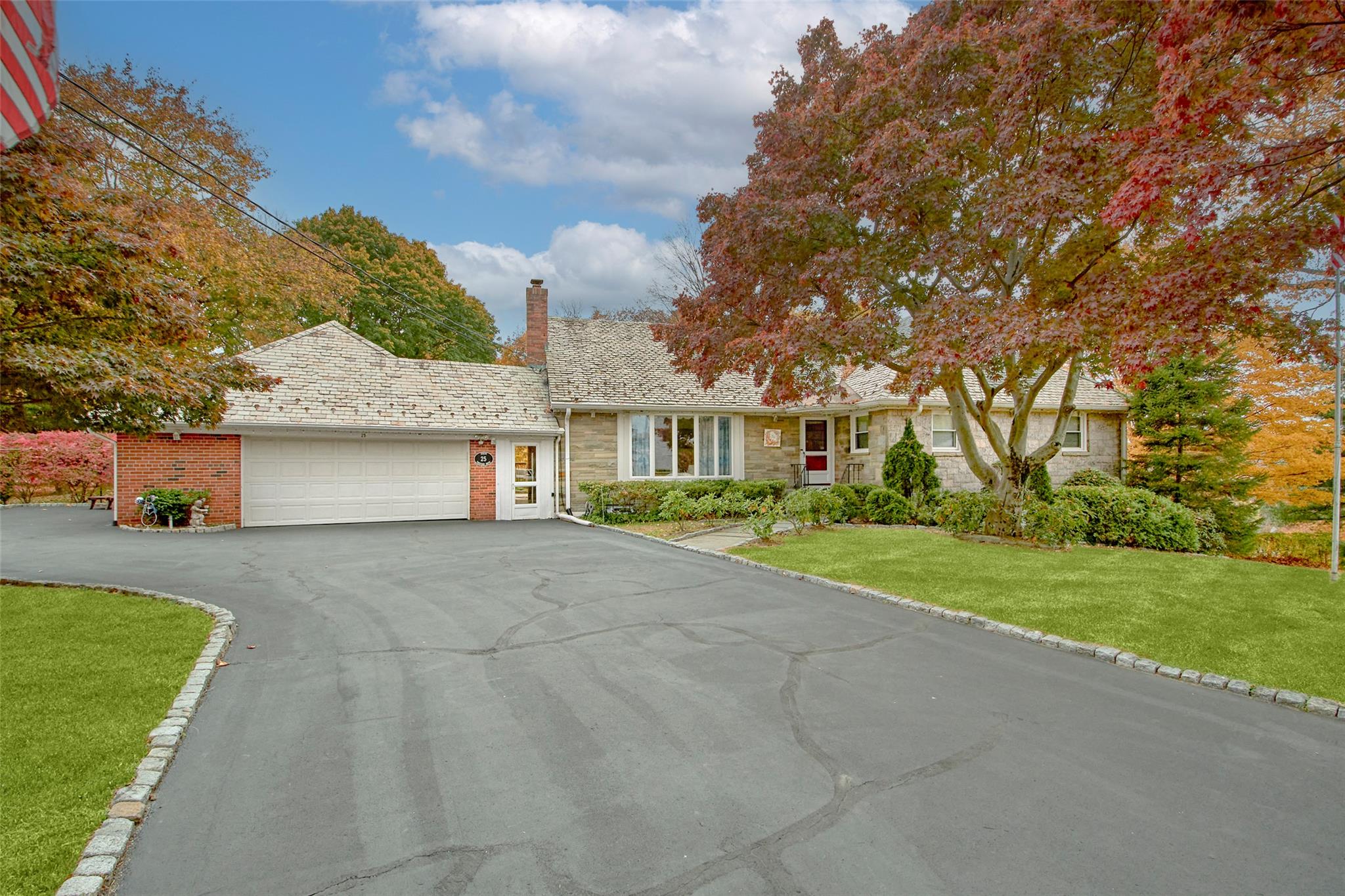 Property for Sale at Fountain Drive, Valhalla, New York - Bedrooms: 4 
Bathrooms: 4 
Rooms: 11  - $1,275,000