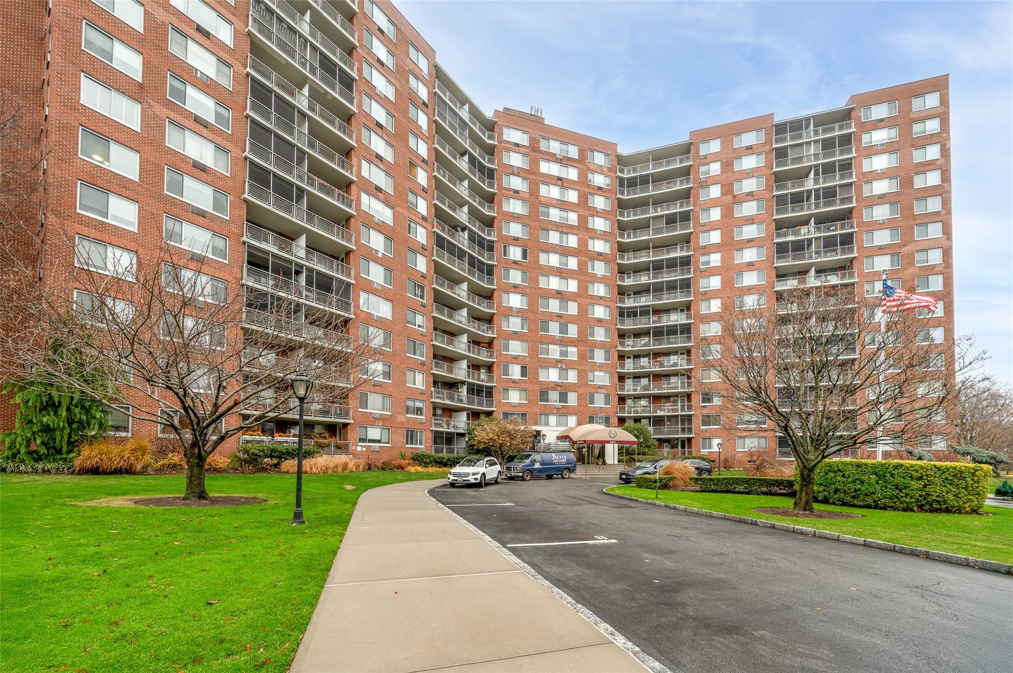 220-55 46 Avenue #5R, Bayside, New York image 1