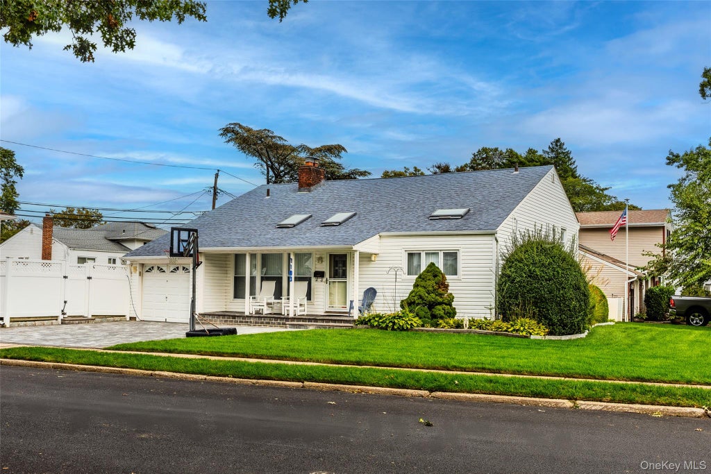 Photo of 1103 Laux Place, Bellmore, NY 11710 (MLS # 1060486)