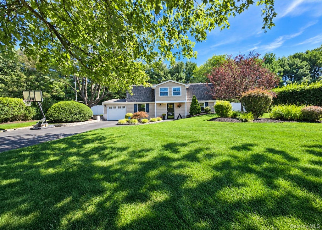 Photo of 29 Ivy League Lane, Stony Brook, NY 11790 (MLS # 1050161)