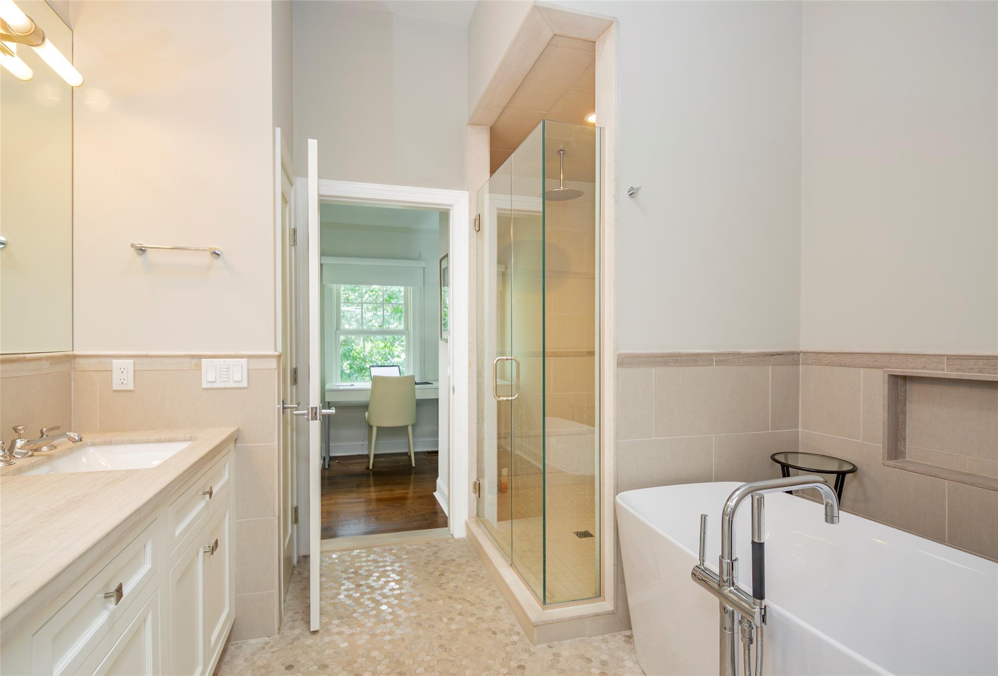652 E Noyack Path, Water Mill, New York image 27