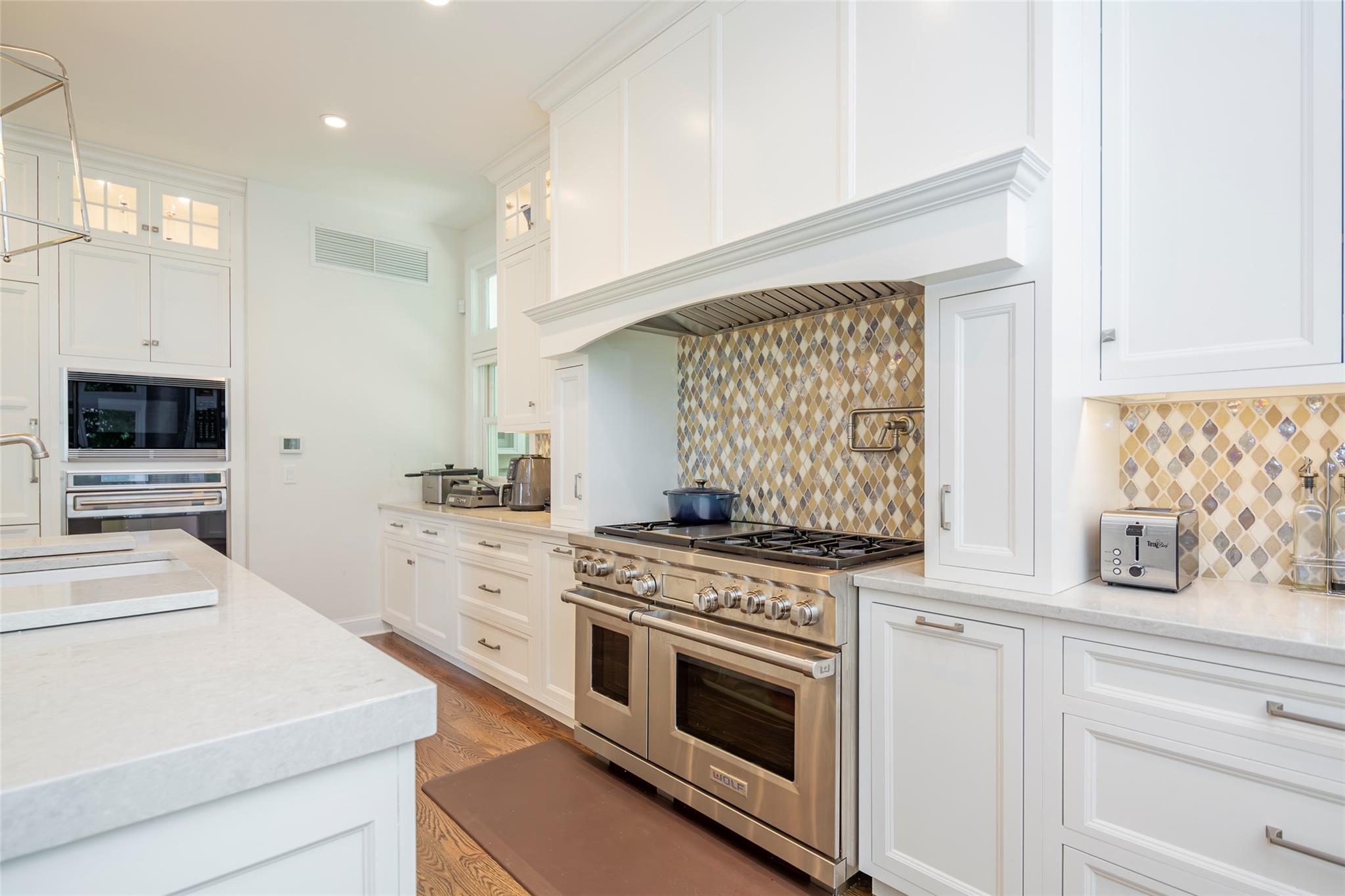 652 E Noyack Path, Water Mill, New York image 14