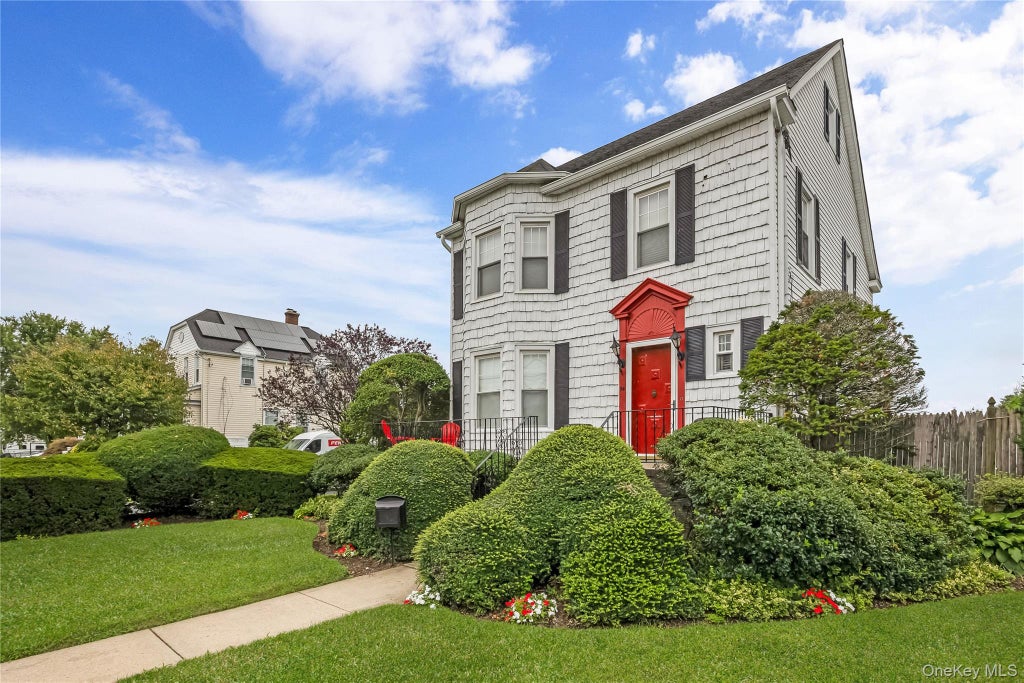 Photo of 94 Fallwood Parkway, Farmingdale, NY 11735 (MLS # 1043870)