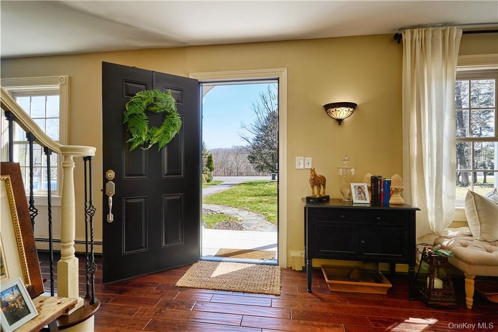 Photo of 49 Maple Avenue, Warwick, NY 10990 (MLS # 961089)