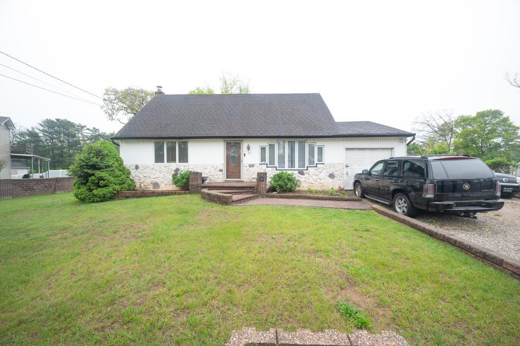 42 Ronald Drive, Amityville, New York image 1