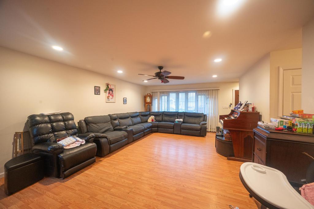 42 Ronald Drive, Amityville, New York image 10