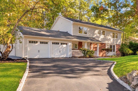 Photo of 14 McLane Drive, Dix Hills, NY 11746 (MLS # 1066241)