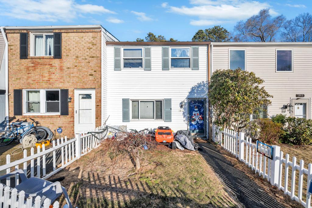 189 Hill Circle, Calverton, New York image 5