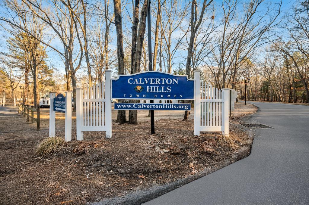 Hill Circle, Calverton, Hamptons, NY - 3 Bedrooms  
2 Bathrooms - 