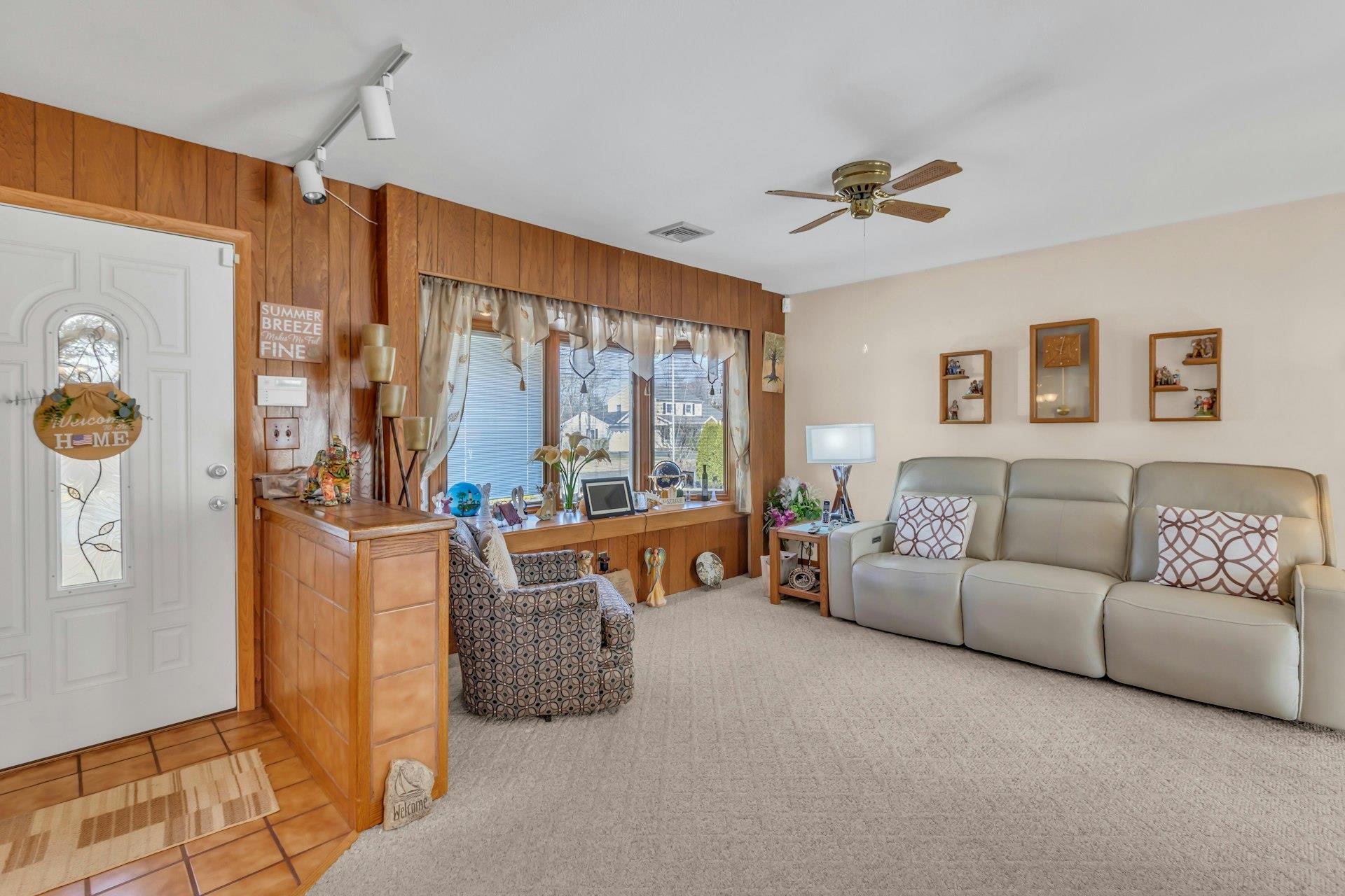 20 Crestwood Road, Bohemia, New York image 5