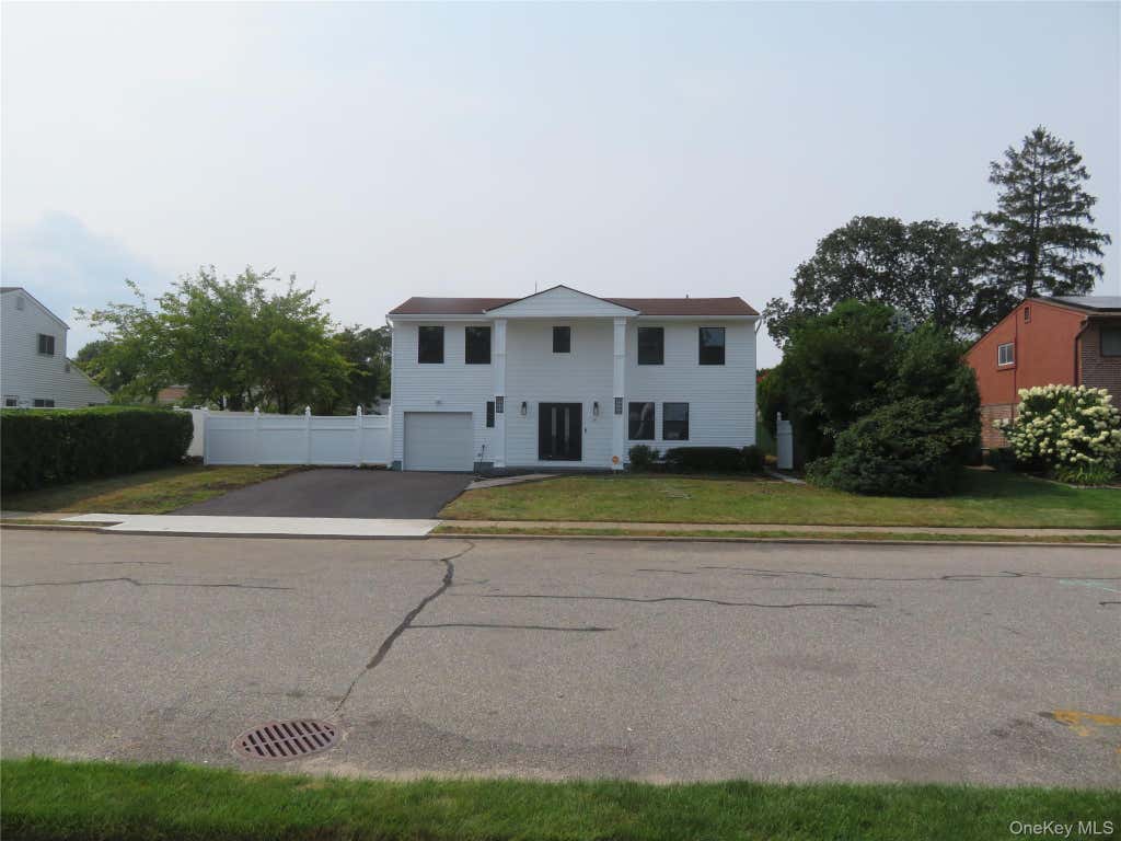 Photo of 16 Sunshine Lane, Amityville, NY 11701 (MLS # 1037786)