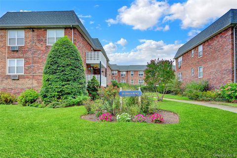 Photo of 20 Daley Place #104, Lynbrook, NY 11563 (MLS # 911363)
