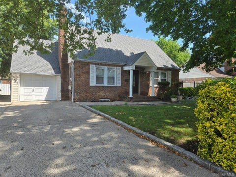 Apartment For Rent - 717 Henry Street #2<br/> Nassau County, Uniondale, NY 11553
