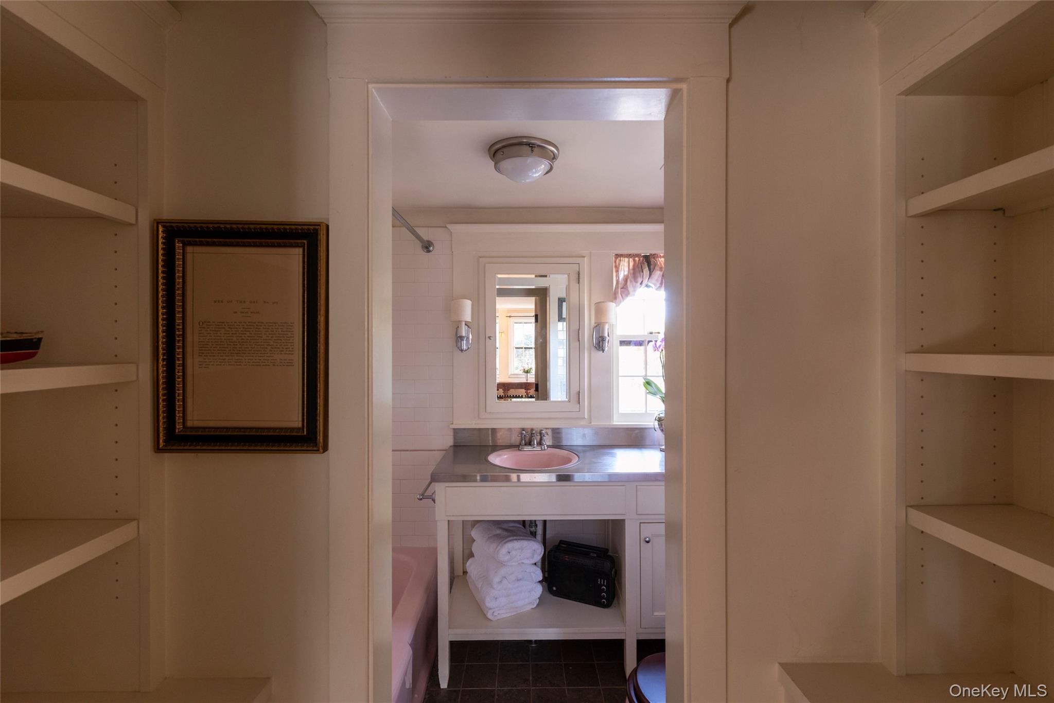 Germantown, New York 12526, United States, 4 Bedrooms Bedrooms, ,2 BathroomsBathrooms,Residential,Active,231006