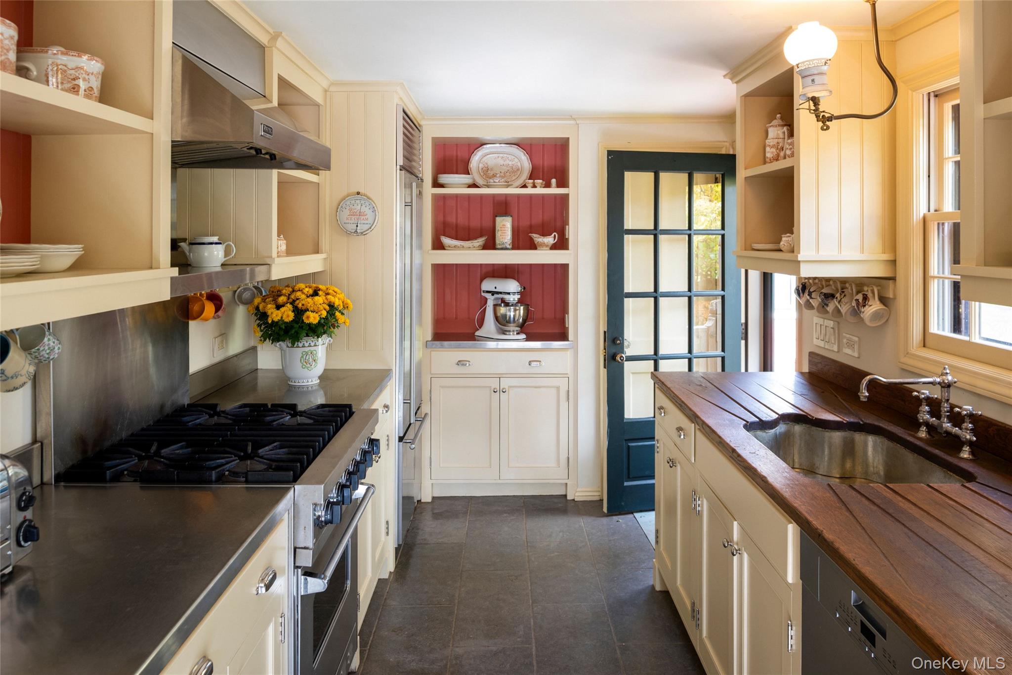 Germantown, New York 12526, United States, 4 Bedrooms Bedrooms, ,2 BathroomsBathrooms,Residential,Active,231006