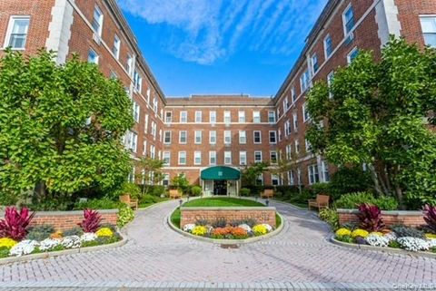 Condo For Rent - 111 7th Street #415<br/> Nassau County, Garden City, NY 11530