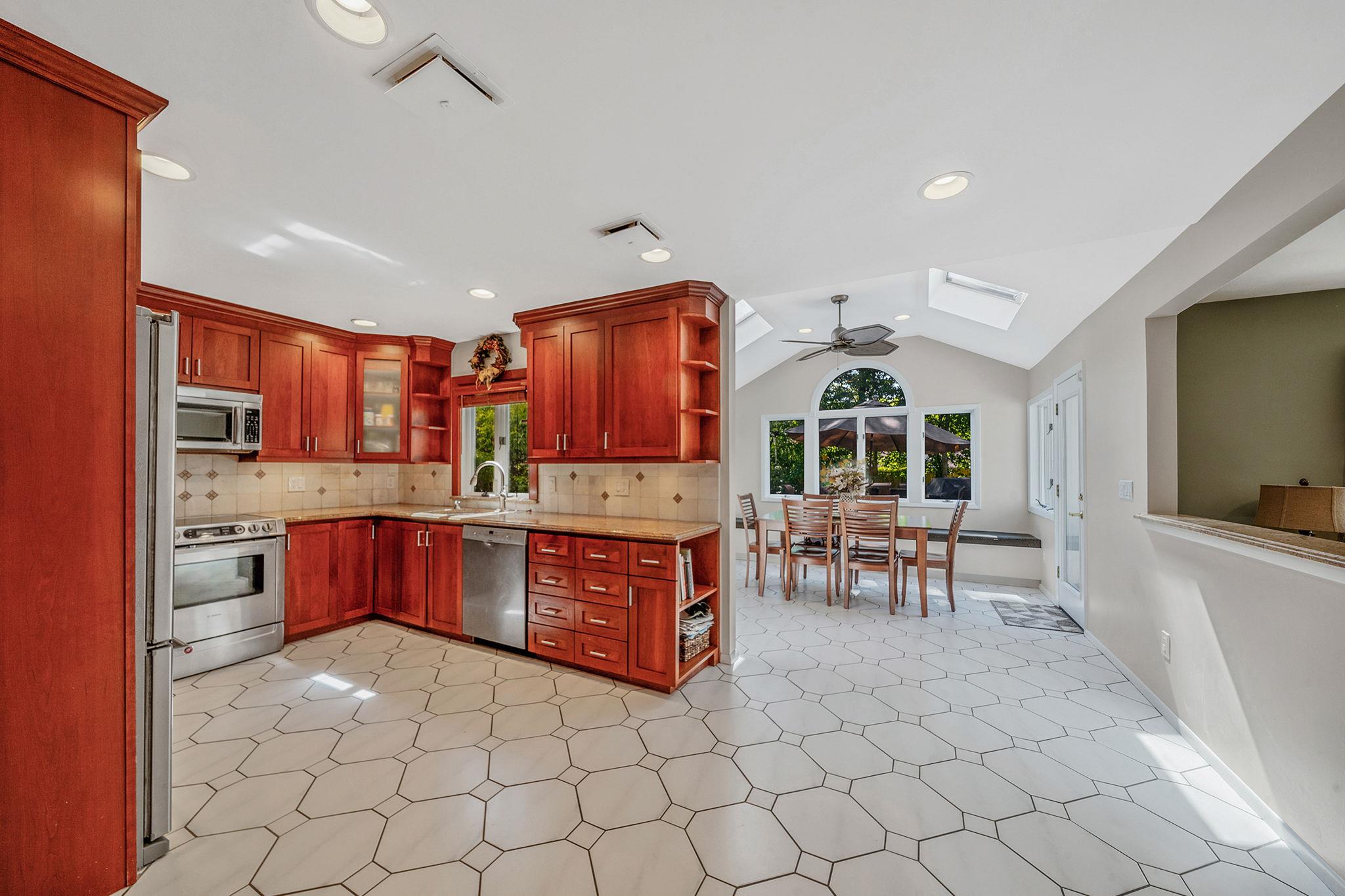 10 Patriot Court, Stony Brook, New York image 10