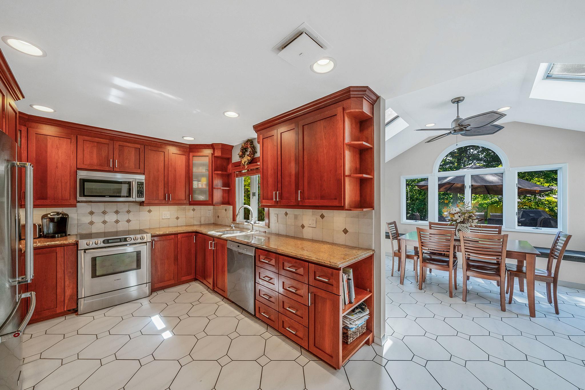 10 Patriot Court, Stony Brook, New York image 11