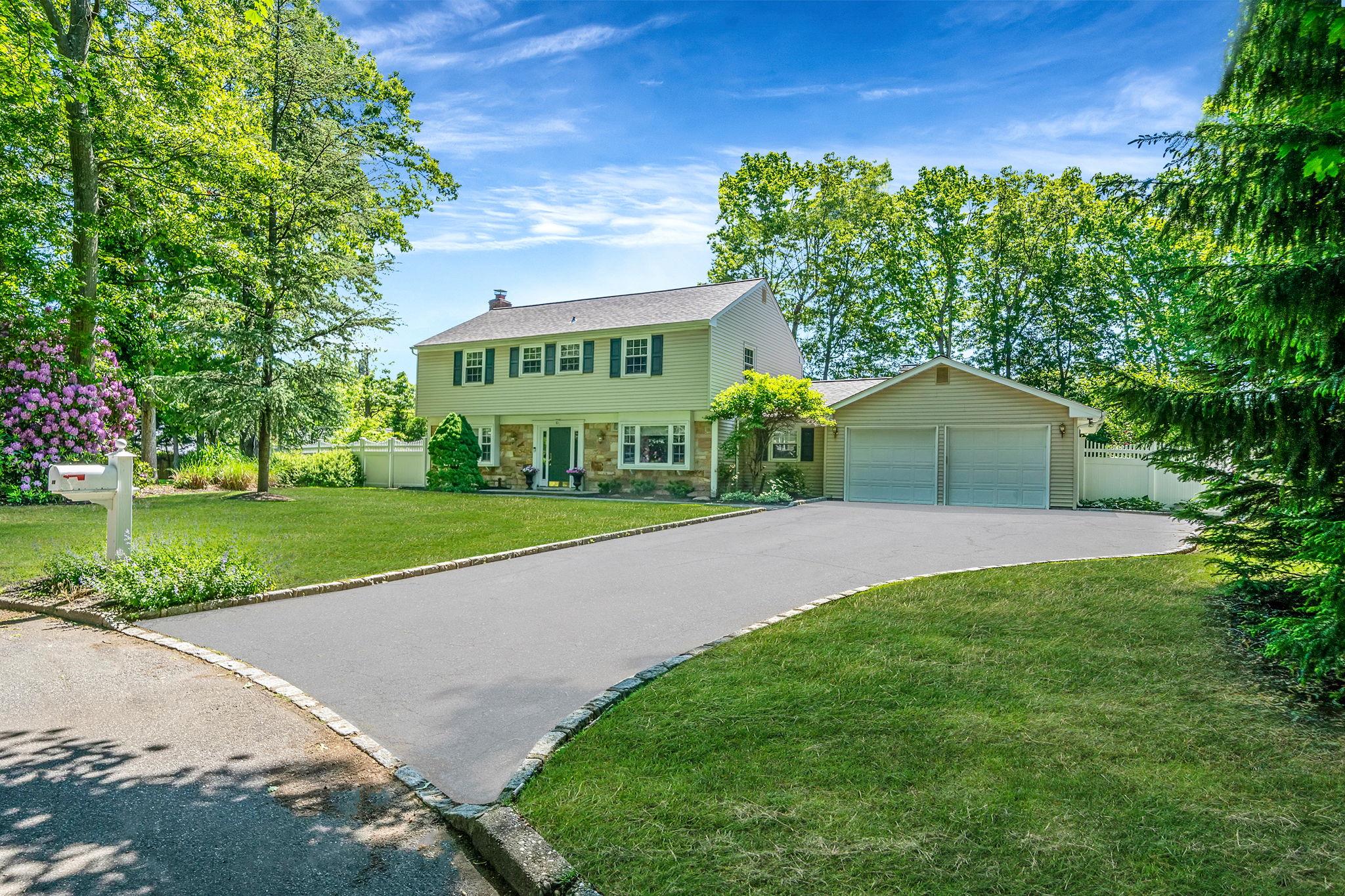 10 Patriot Court, Stony Brook, New York image 2