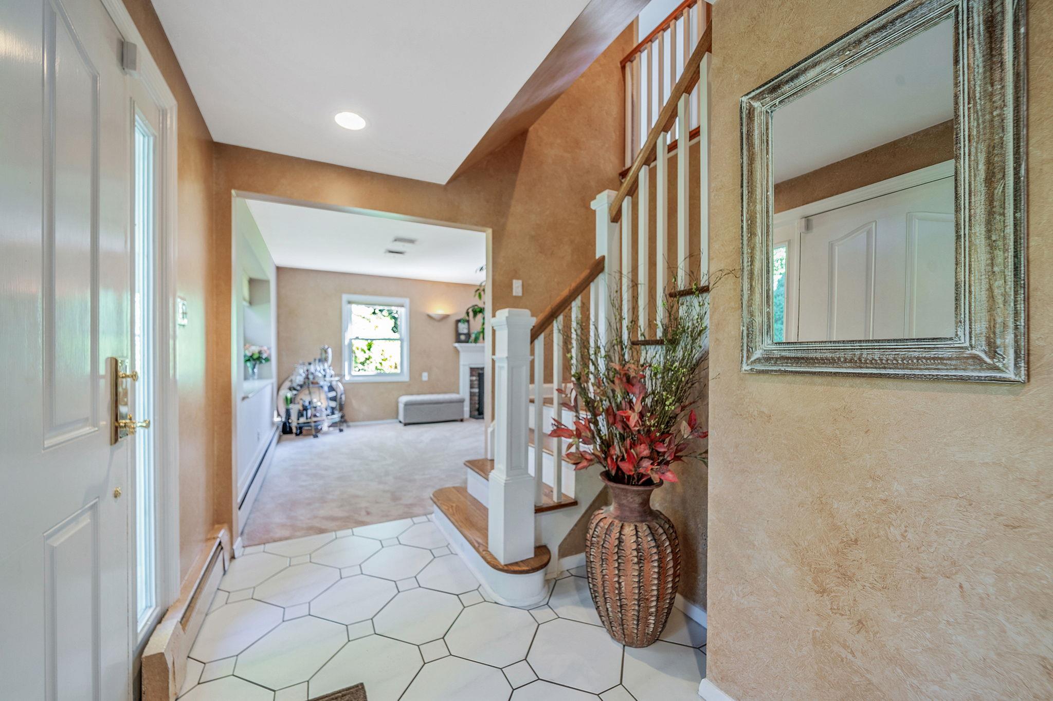 10 Patriot Court, Stony Brook, New York image 3