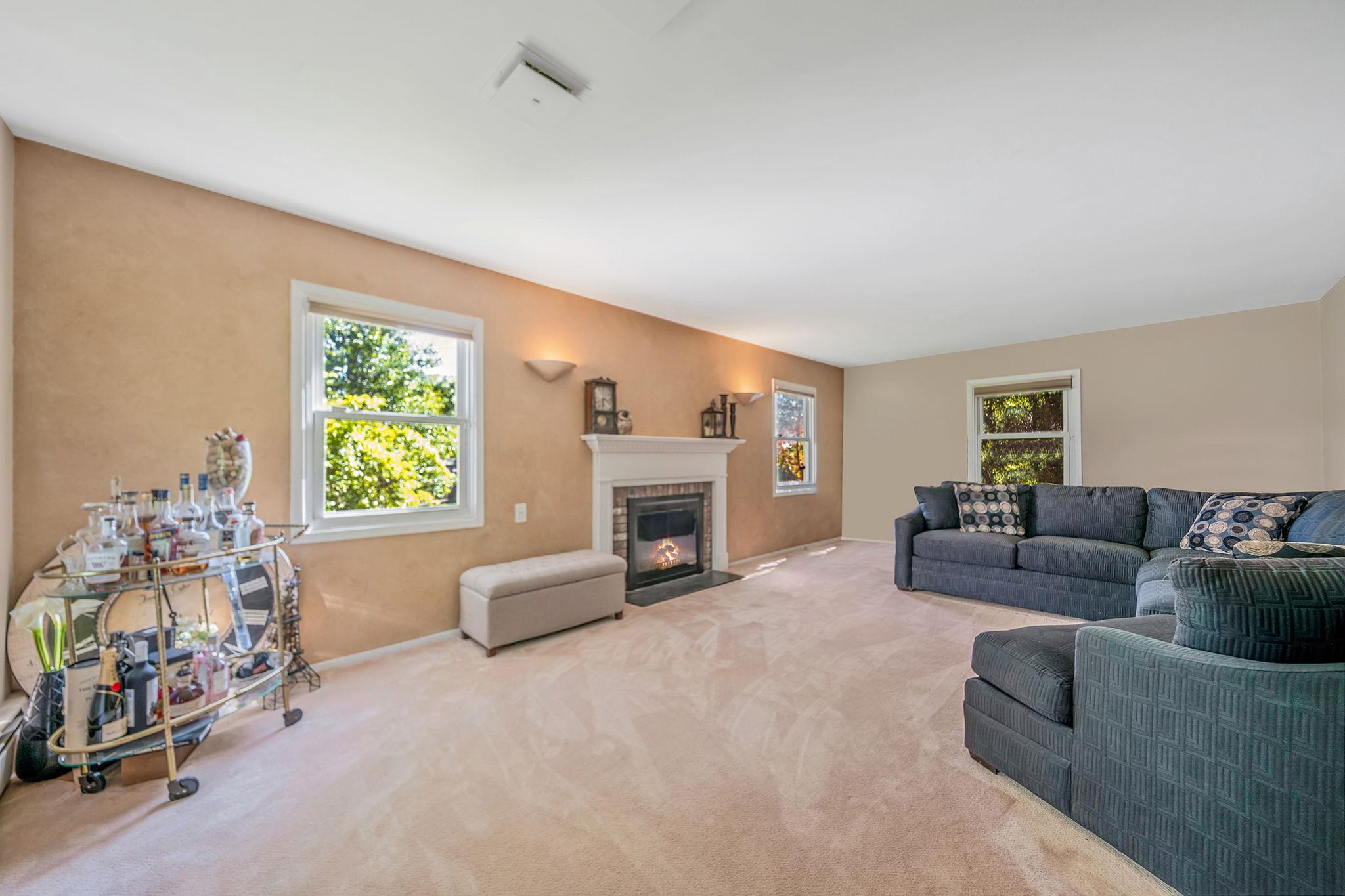 10 Patriot Court, Stony Brook, New York image 4