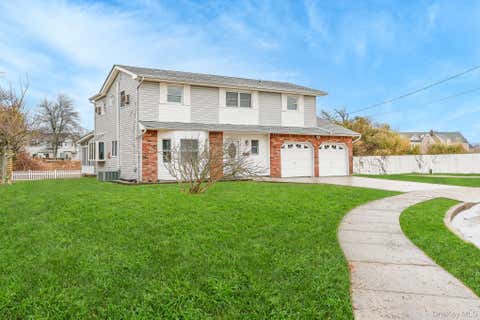 Homes For Sale - 24 Brooktree Circle<br/> Lindenhurst, NY 11757