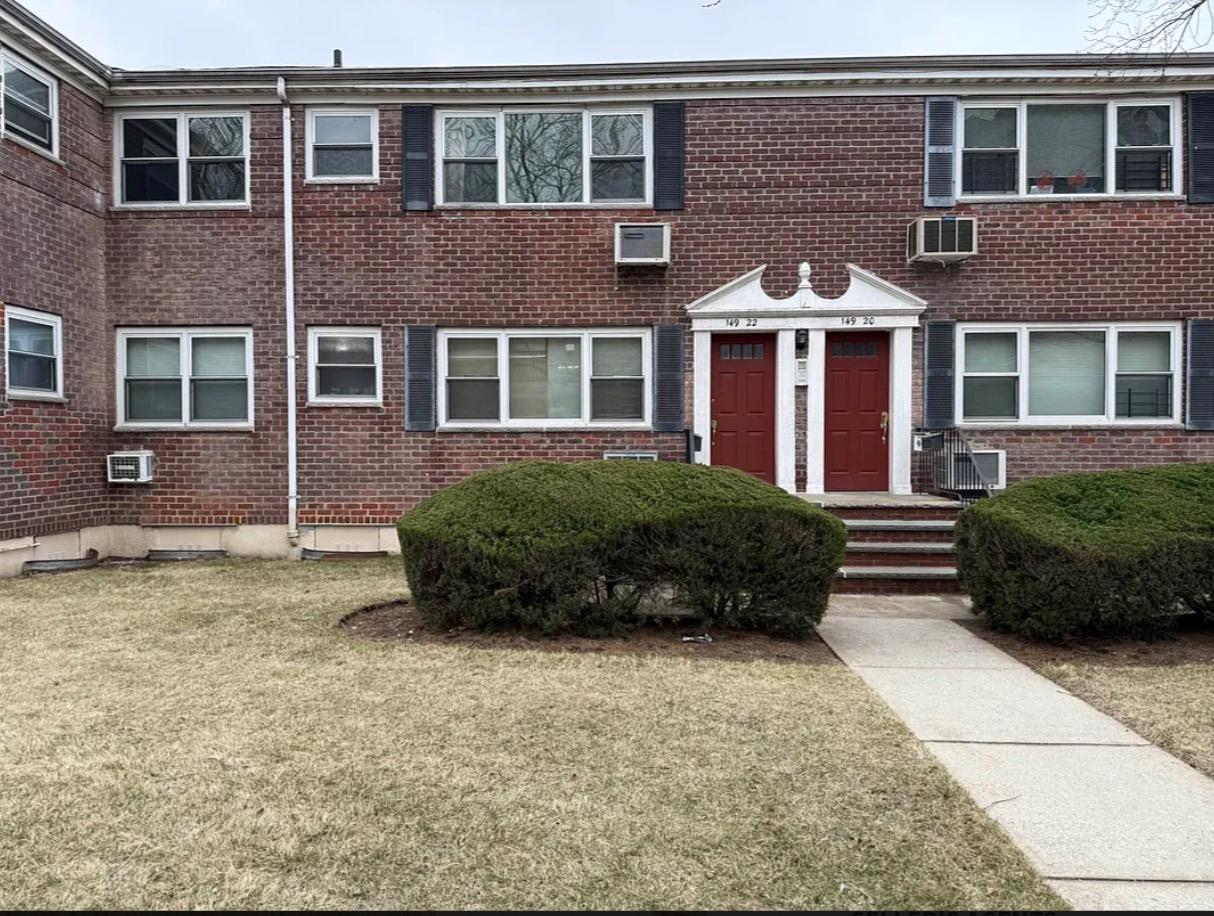 Melbourne Ave Ave 399A, Flushing, Queens, NY - 1 Bedrooms  
1 Bathrooms  
3 Rooms - 