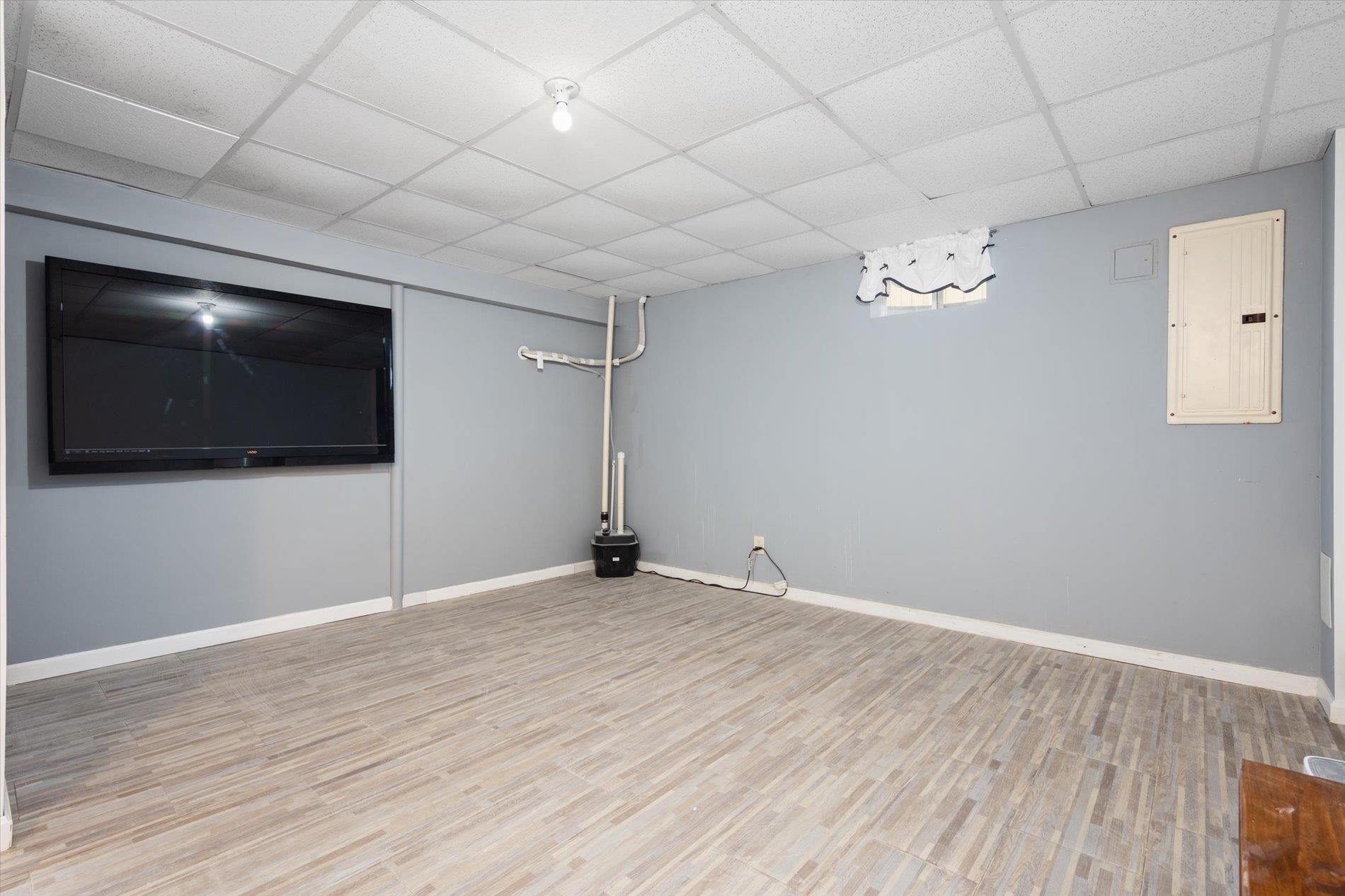 1040 Wellwood Avenue, West Babylon, New York image 22