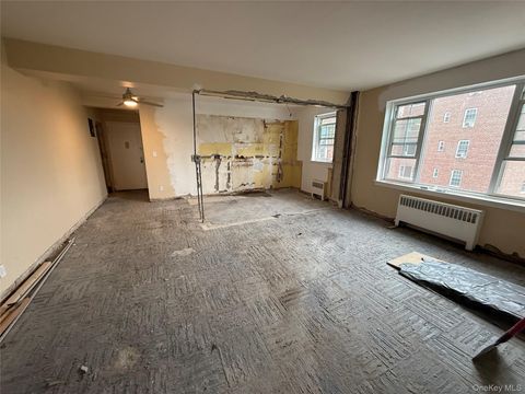 Homes For Sale - 230 Pelham Road #4N<br/> Westchester County, New Rochelle, NY 10805