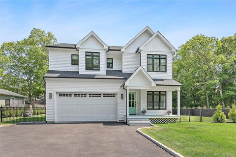 55 Squires Avenue East Quogue NY 11942