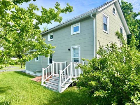 Homes For Rent - 51970 Route 25<br/> Southold, NY 11971