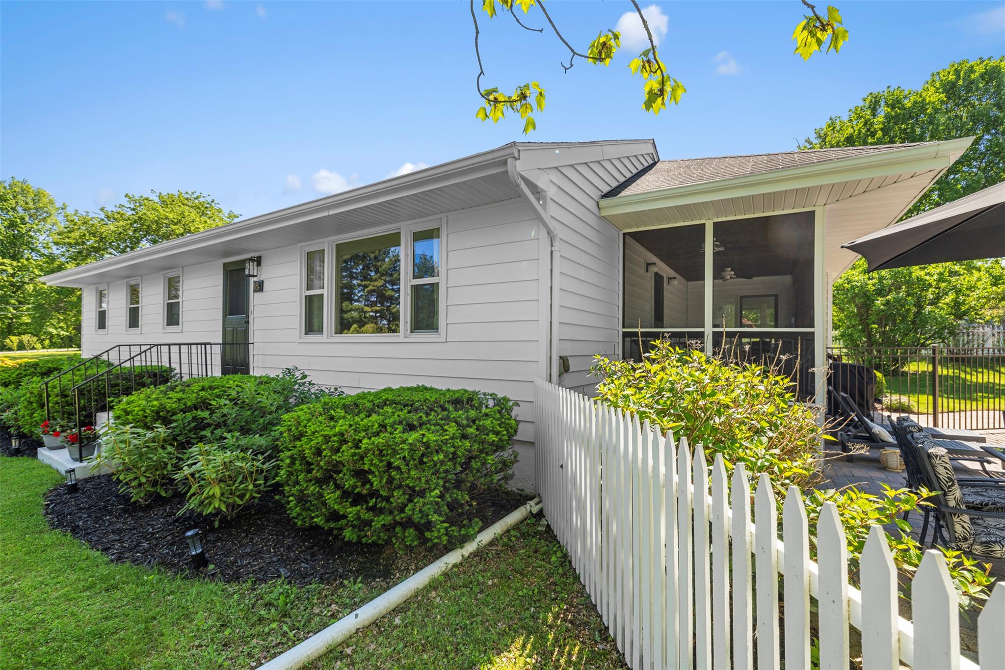 Meadow Road, New Paltz, New York - 4 Bedrooms  
2 Bathrooms  
5 Rooms - 