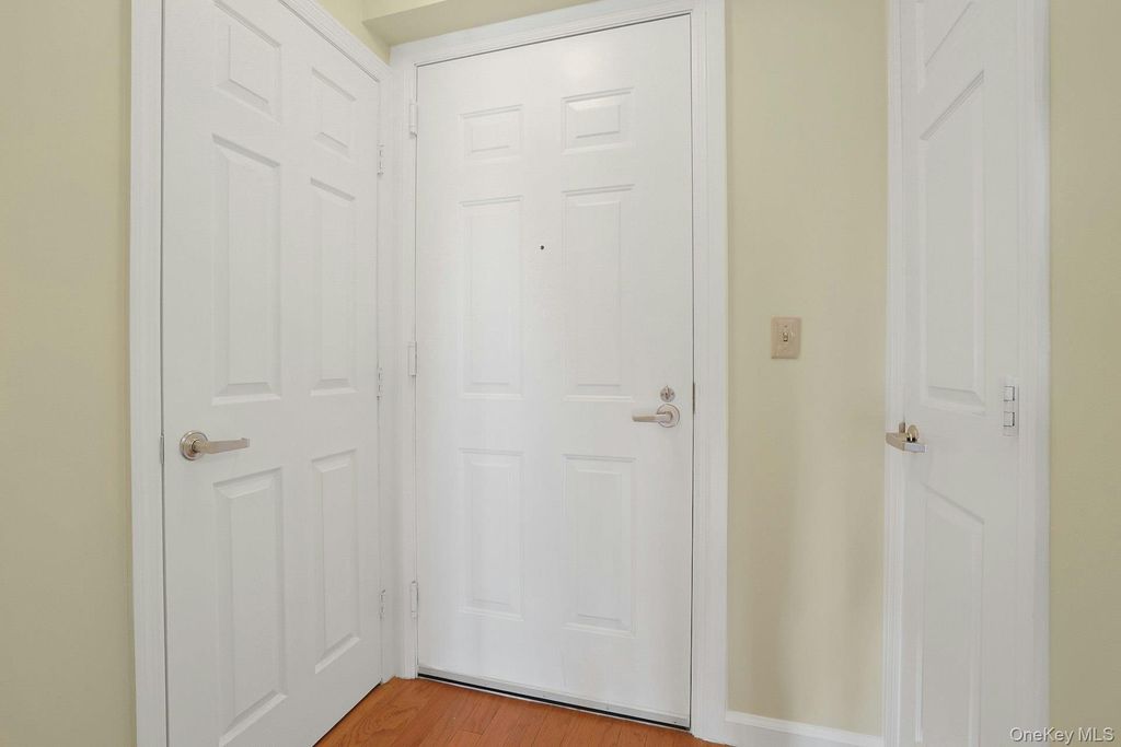 Photo of 31 Greenridge Avenue #3M, White Plains, NY 10605 (MLS # 962085)