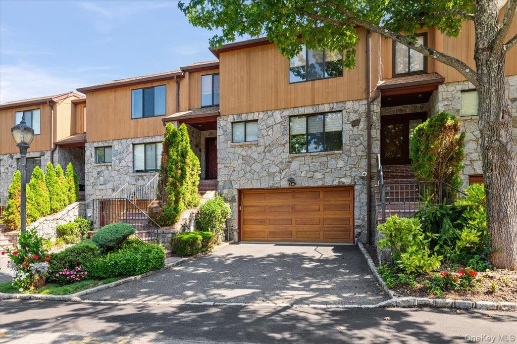 Photo of 144 The Crescent Crescent, Roslyn, NY 11577 (MLS # 1058509)