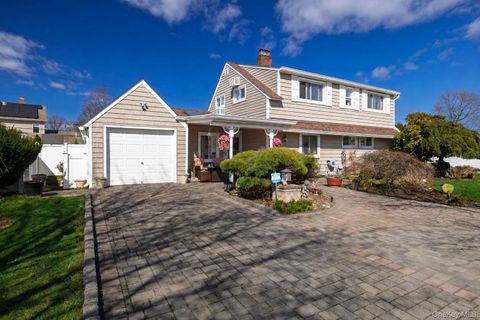 Homes For Sale - 12 Link Lane<br/> Hicksville, NY 11801