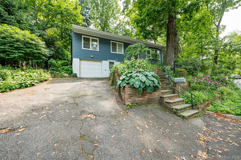 Photo of 27 Prospect Avenue, Sea Cliff, NY 11579 (MLS # 921852)