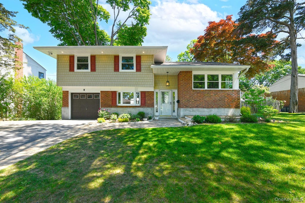 Photo of 7 Rensselaer Drive, Commack, NY 11725 (MLS # 1010234)