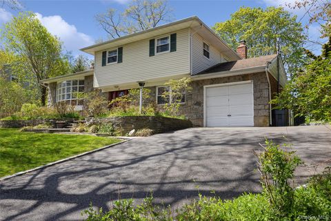 Photo of 5 Highpoint Drive, Huntington, NY 11743 (MLS # 987182)
