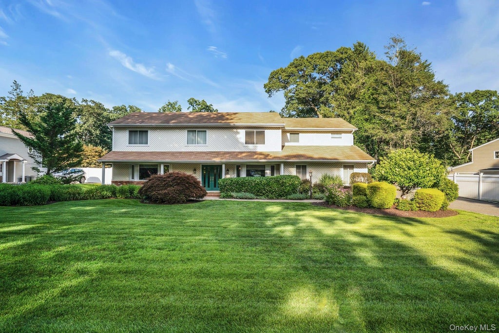 Photo of 14 Tree Hollow Lane, Dix Hills, NY 11746 (MLS # 1046193)