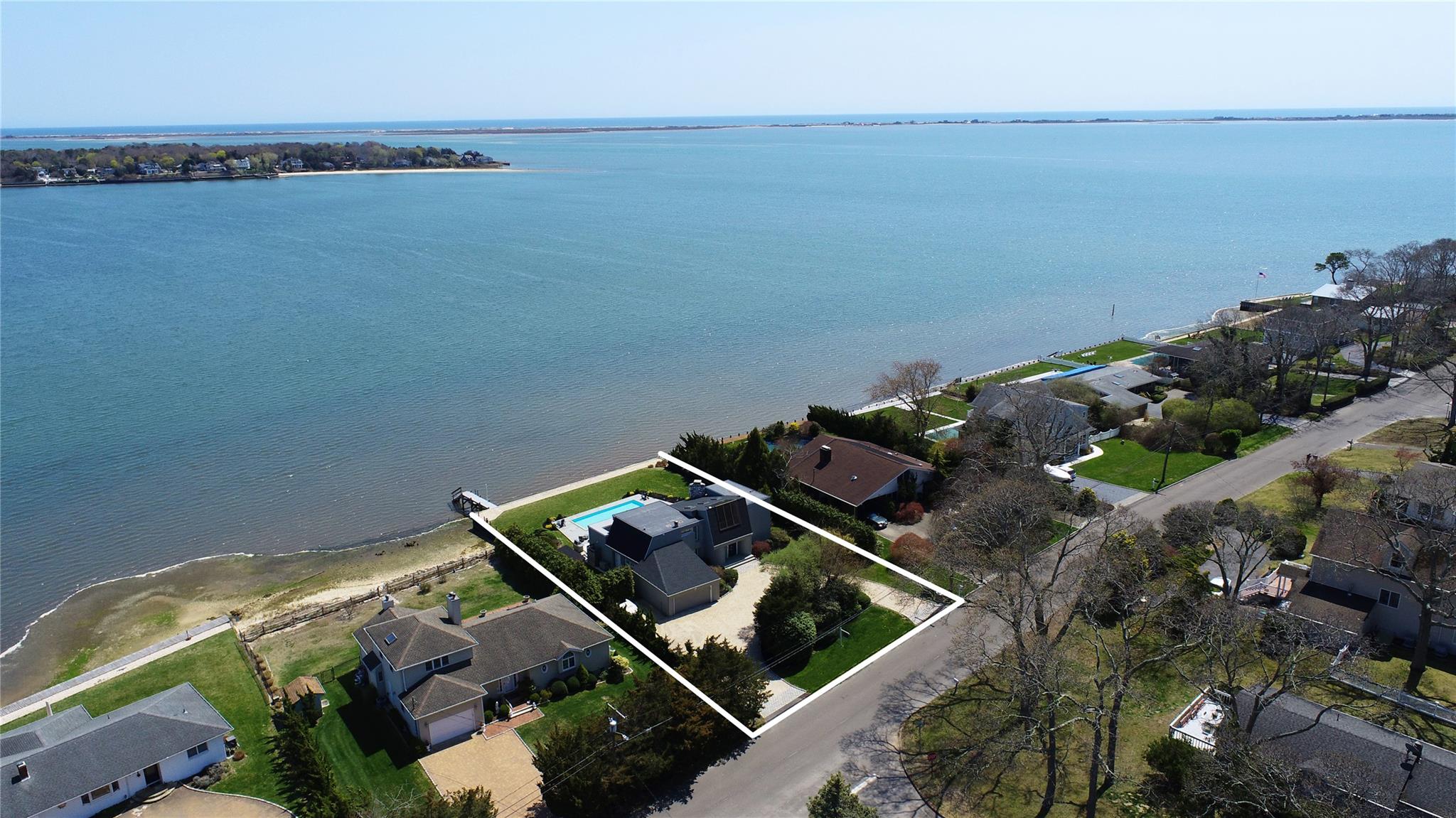 Romana Drive, Hampton Bays, Hamptons, NY - 4 Bedrooms  
5 Bathrooms - 