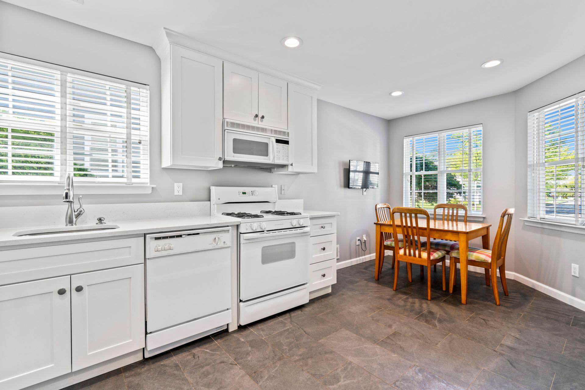 6 Lyndon Place, Melville, New York image 4
