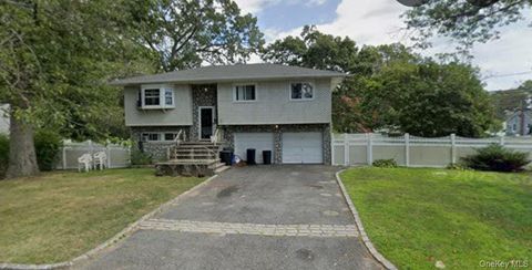 Homes For Sale - 91 Putnam Avenue<br/> Suffolk County, West Babylon, NY 11704