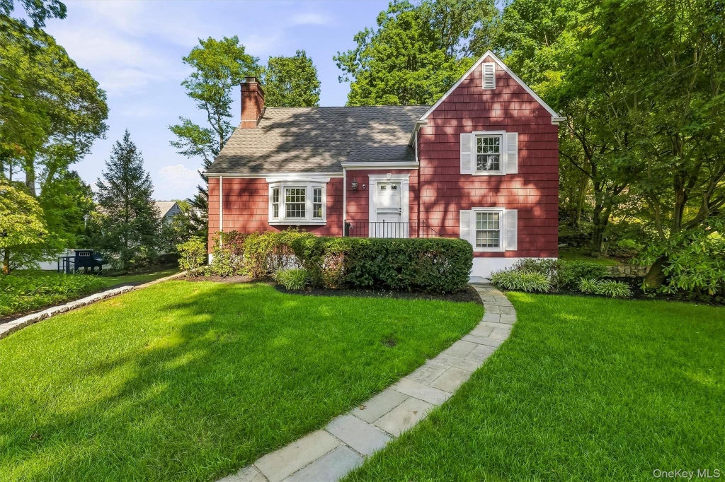 Photo of 24 Smallwood Place, White Plains, NY 10603 (MLS # 1045508)