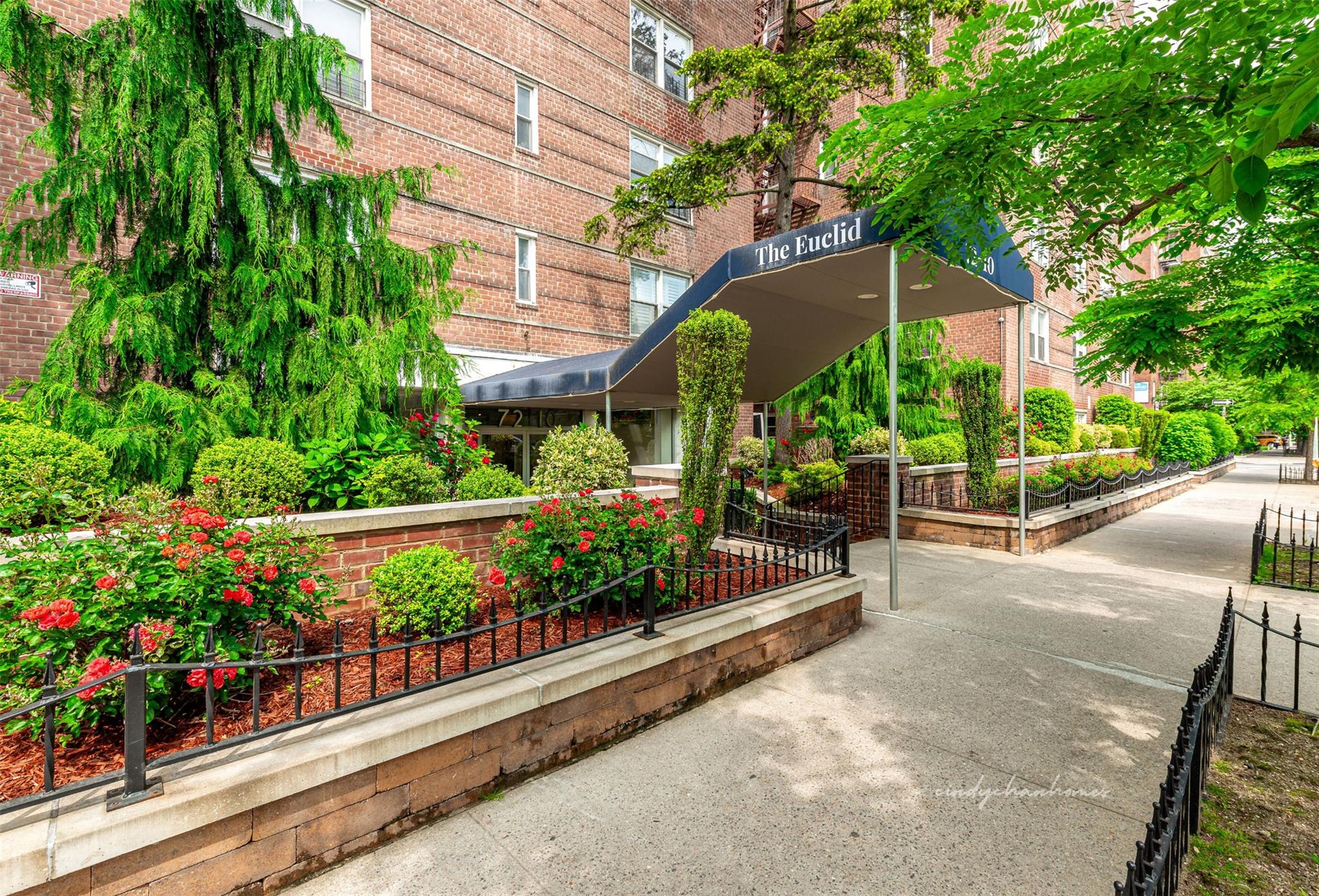 Property for Sale at 112th Street 3B, Forest Hills, Queens, NY - Bedrooms: 2 
Bathrooms: 1 
Rooms: 5  - $445,000