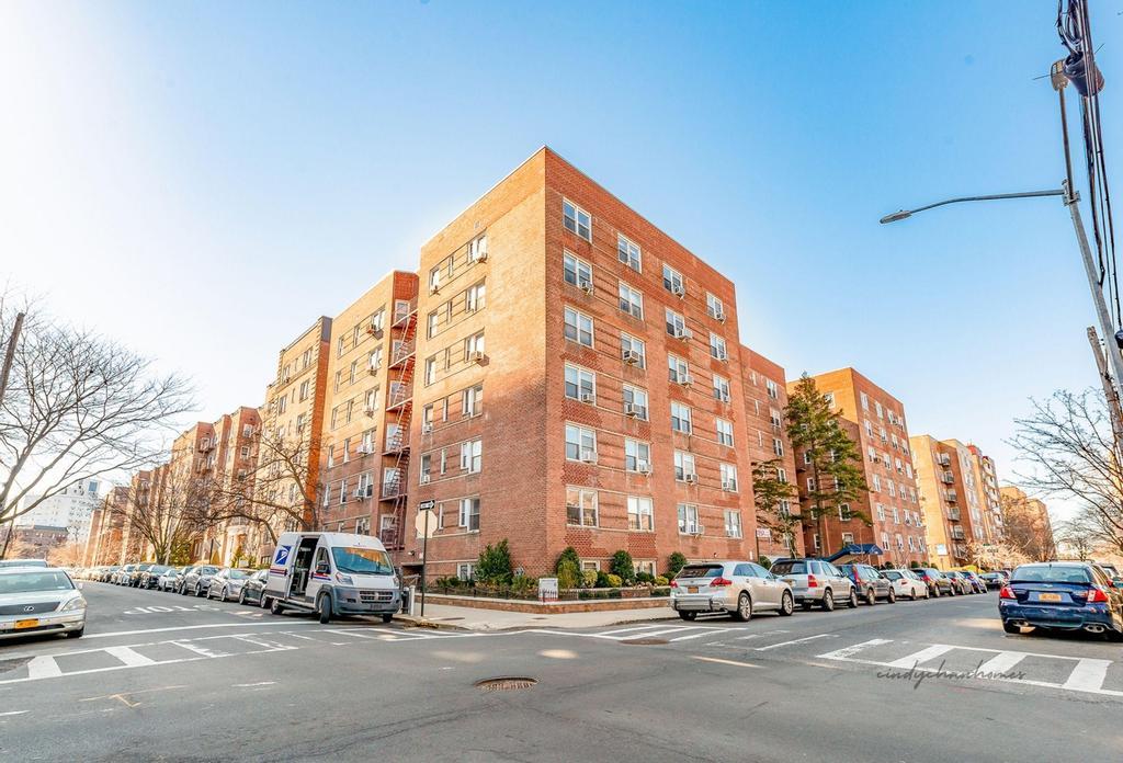 112th Street 3B, Forest Hills, Queens, NY - 2 Bedrooms  
1 Bathrooms - 