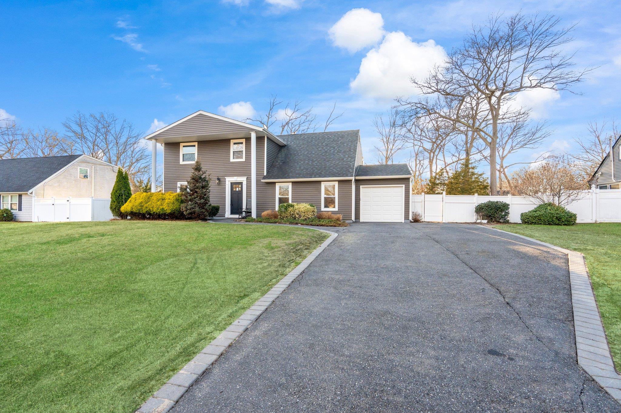 14 Sandpiper Lane, Coram, New York image 4