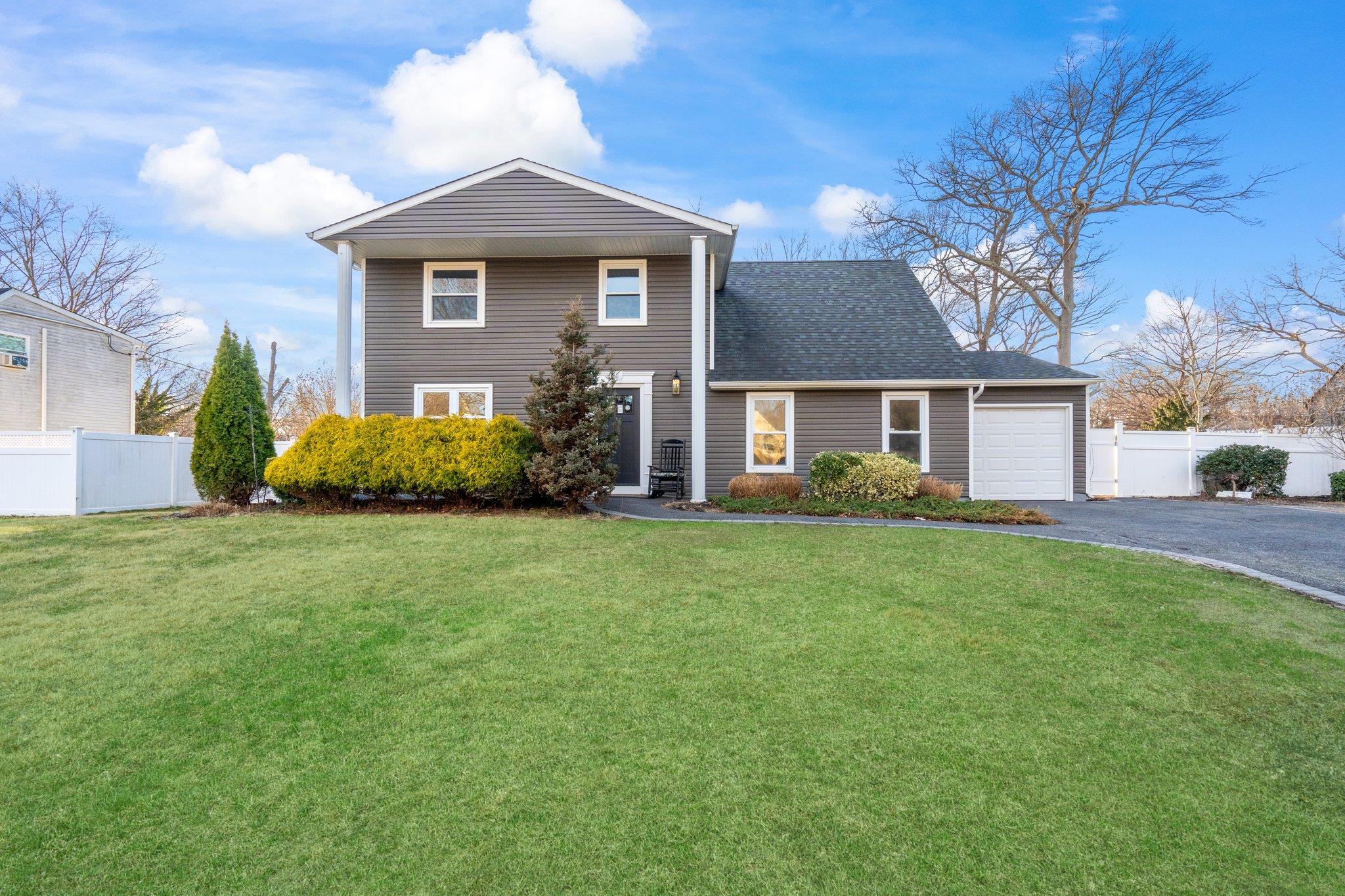 14 Sandpiper Lane, Coram, New York image 2